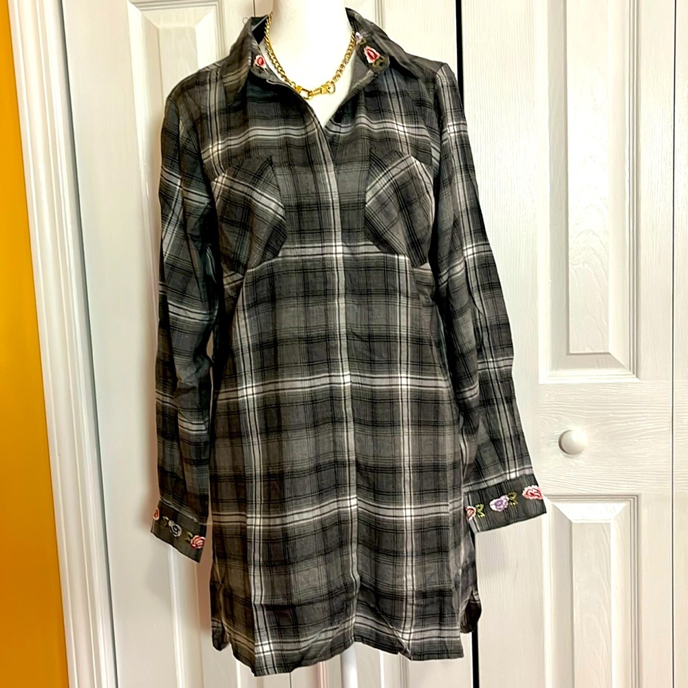Women’s Tolani Collection Nikita Plaid Tunic dress with embroidered Flower